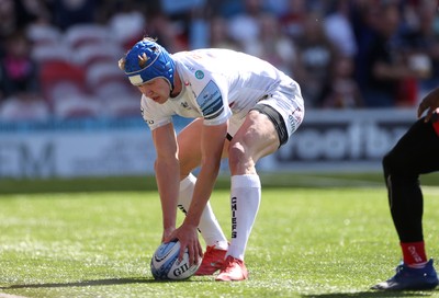 270425 - Gloucester Rugby v Exeter Chiefs - Premiership - Josh Hodge of Exeter Chiefs runs in to score a try