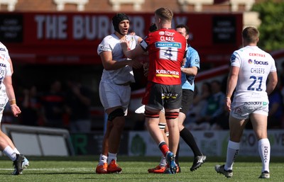 270425 - Gloucester Rugby v Exeter Chiefs - Premiership - Dafydd Jenkins of Exeter Chiefs and Arthur Clark of Gloucester have a disagreement on the field