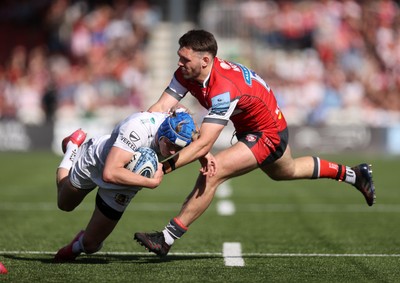270425 - Gloucester Rugby v Exeter Chiefs - Premiership - Josh Hodge of Exeter Chiefs is tackled by Chris Harris of Gloucester 