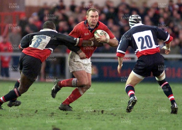 130101 - Gloucester v Llanelli - Heineken Cup - Llanelli's Scott Quinnell takes on Steve Ojomoh (lt) and Andy Hazell