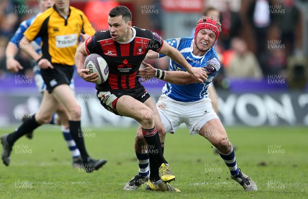 090416 - Gloucester v Newport Gwent Dragons - European Rugby Challenge Cup Quarter Final - Tom Marshall of Gloucester is tackled by Tyler Morgan of Newport Gwent Dragons