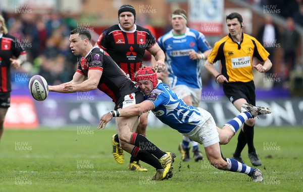 090416 - Gloucester v Newport Gwent Dragons - European Rugby Challenge Cup Quarter Final - Tom Marshall of Gloucester is tackled by Tyler Morgan of Newport Gwent Dragons