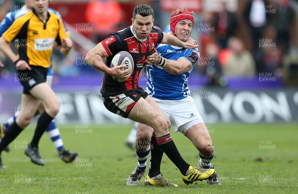 090416 - Gloucester v Newport Gwent Dragons - European Rugby Challenge Cup Quarter Final - Tom Marshall of Gloucester is tackled by Tyler Morgan of Newport Gwent Dragons