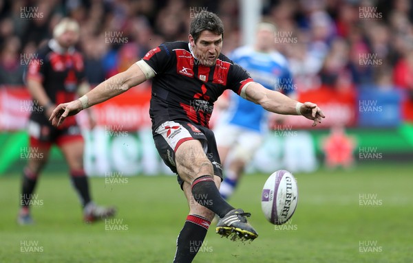 090416 - Gloucester v Newport Gwent Dragons - European Rugby Challenge Cup Quarter Final - James Hook of Gloucester