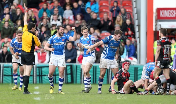 090416 - Gloucester v Newport Gwent Dragons - European Rugby Challenge Cup Quarter Final - Carl Meyer, Charlie Davies, Hallam Amos and Elliot Dee of Newport Gwent Dragons celebrate at full time