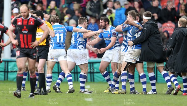 090416 - Gloucester v Newport Gwent Dragons - European Rugby Challenge Cup Quarter Final - Dragons celebrate at full time