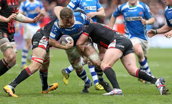 090416 - Gloucester v Newport Gwent Dragons - European Rugby Challenge Cup Quarter Final - Lewis Evans of Newport Gwent Dragons is tackled by Paul Doran-Jones and Darren Dawiduik of Gloucester