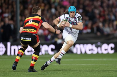 120424 - Gloucester v Ospreys - European Challenge Cup Quarter Final - Justin Tipuric of Ospreys is challenged by Ruan Ackermann of Gloucester 