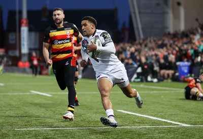 120424 - Gloucester v Ospreys - European Challenge Cup Quarter Final - Keelan Giles of Ospreys runs in to score a try