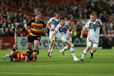 120424 - Gloucester v Ospreys - European Challenge Cup Quarter Final - Owen Watkin of Ospreys makes a break