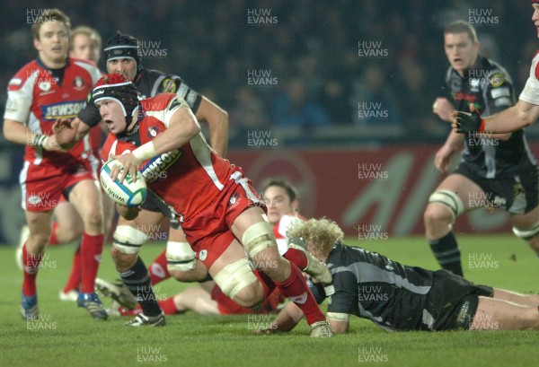 16.11.07 - Gloucester v Ospreys - Heineken Cup - Gloucster's Luke Narraway is tackled by Duncan Jones 