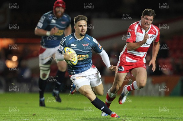 300813 - Gloucester v Scarlets - Preseason Friendly -Scarlets Jordan Williams makes a break