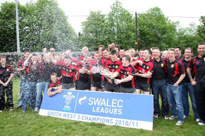 Glynneath Receive SWALEC League 3 South West Trophy 290511