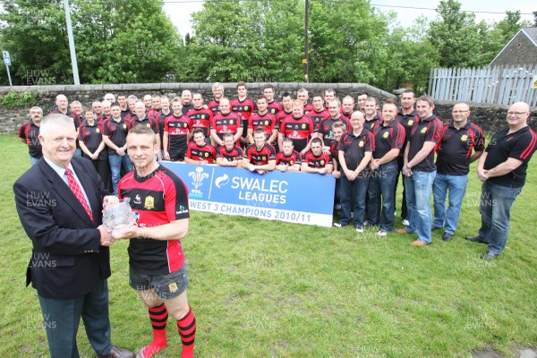 29.05.11 -  WRU representative Geraint Edwards presents Glynneath RFC captain Dale Newall with the trophy after winning the SWALEC Division 3 South West League. 