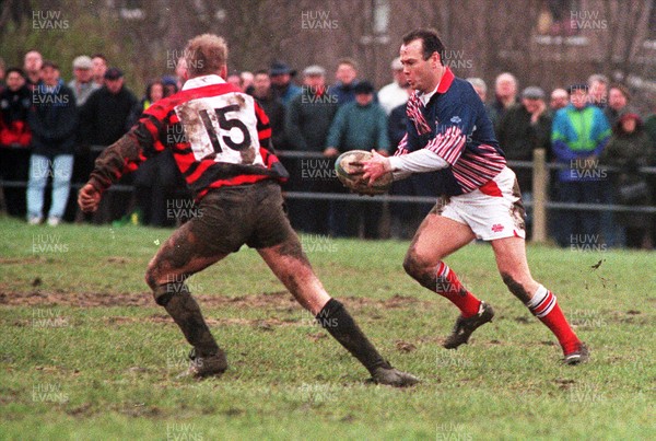 280195 - Glynneath v Llanelli - Ieuan Evans takes on Nigel Williams