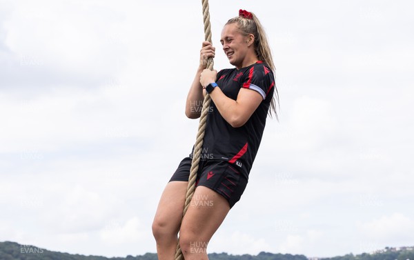 150722 - Wales Women’s rugby squad training session at The Green Mile, Cardiff - Hannah Jones takes on the rope climb
