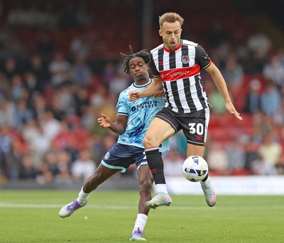 160825 - Grimsby Town v Newport County - Sky Bet League 2 - Habeeb Ogunneye of Newport loses ball to Charles Vernam of Grimsby Town
