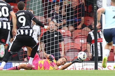 160825 - Grimsby Town v Newport County - Sky Bet League 2 - Goalkeeper Nik Tzanev of Newport saves a penalty from Jaze Kabia of Grimsby Town in 1st half