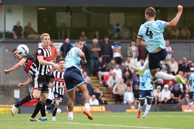 160825 - Grimsby Town v Newport County - Sky Bet League 2 - Matt Baker of Newport scores the equaliser to make it 1-1