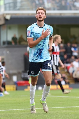 160825 - Grimsby Town v Newport County - Sky Bet League 2 - Matt Baker of Newport celebrates after scoring equaliser