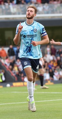 160825 - Grimsby Town v Newport County - Sky Bet League 2 - Matt Baker of Newport celebrates after scoring equaliser