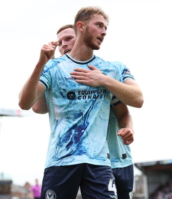 160825 - Grimsby Town v Newport County - Sky Bet League 2 - Matt Baker of Newport cele after equaliser with Lee Jenkins of Newport