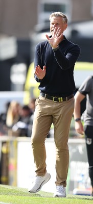 160825 - Grimsby Town v Newport County - Sky Bet League 2 - Newport manager David Hughes