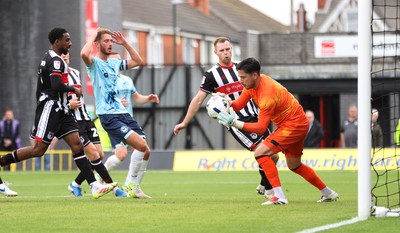 160825 - Grimsby Town v Newport County - Sky Bet League 2 - Matt Baker of Newport shows disappointment as Goalkeeper Christy Pym of Grimsby Town saves from his header