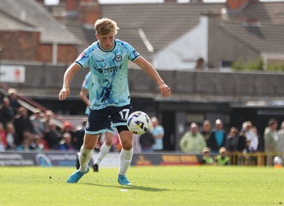 160825 - Grimsby Town v Newport County - Sky Bet League 2 - Tom Davies of Newport 