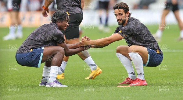 160825 - Grimsby Town v Newport County - Sky Bet League 2 - Liam Shephard of Newport and Habeeb Ogunneye of Newport