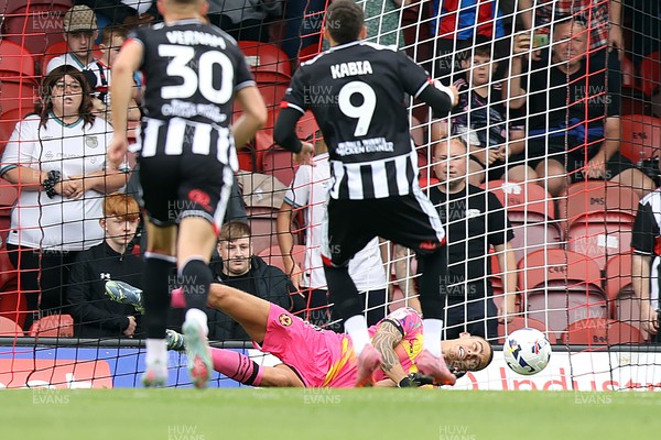 160825 - Grimsby Town v Newport County - Sky Bet League 2 - Goalkeeper Nik Tzanev of Newport saves a penalty from Jaze Kabia of Grimsby Town in 1st half