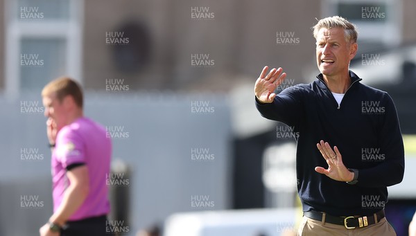 160825 - Grimsby Town v Newport County - Sky Bet League 2 - Newport manager David Hughes