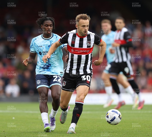 160825 - Grimsby Town v Newport County - Sky Bet League 2 - Habeeb Ogunneye of Newport and Charles Vernam of Grimsby Town