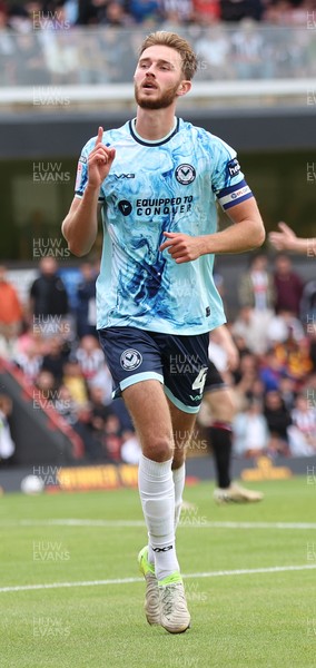 160825 - Grimsby Town v Newport County - Sky Bet League 2 - Matt Baker of Newport celebrates goal