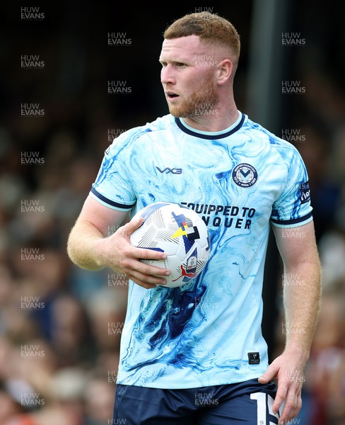 160825 - Grimsby Town v Newport County - Sky Bet League 2 - Lee Jenkins of Newport