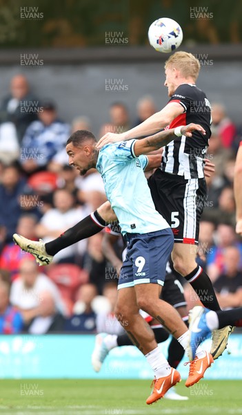 160825 - Grimsby Town v Newport County - Sky Bet League 2 - Courtney Baker-Richardson of Newport and Harvey Rodgers of Grimsby Town