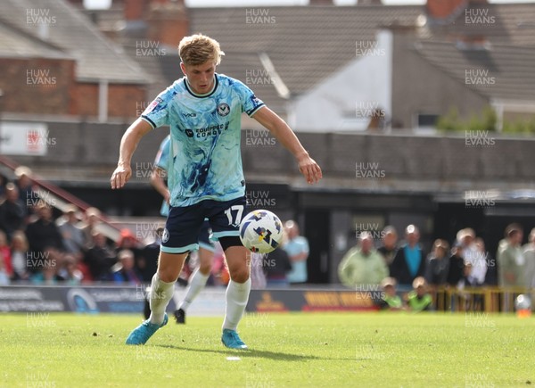 160825 - Grimsby Town v Newport County - Sky Bet League 2 - Tom Davies of Newport 