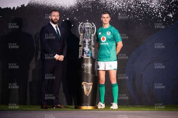 230123 - Guinness 6 Nations Launch at County Hall, London - Ireland Head Coach Andy Farrell and Ireland Captain Johnny Sexton at the open photo call with the trophy