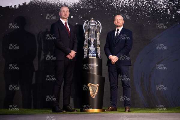 230123 - Guinness 6 Nations Launch at County Hall, London - England Head Coach Steve Borthwick and Scotland Head Coach Gregor Townsend at the open photo call with the trophy