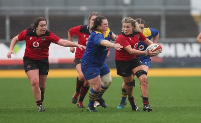 010124 - Gwalia Lightning v Brython Thunder, Celtic Challenge - Alex Callender of Brython Thunder charges forward as Abbey Constable of Gwalia Lightning challenges