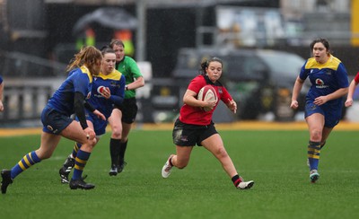 010124 - Gwalia Lightning v Brython Thunder, Celtic Challenge - Meg Davies of Brython Thunder breaks away