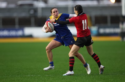 010124 - Gwalia Lightning v Brython Thunder, Celtic Challenge - Nel Metcalfe of Gwalia Lightning holds off Eleanor Hing of Brython Thunder