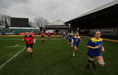 010124 - Gwalia Lightning v Brython Thunder, Celtic Challenge - Brython Thunder, left, and Gwalia Lightning take to the pitch at the start of the match