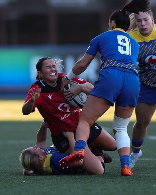 271225 - Gwalia Lightning v Brython Thunder, Celtic Challenge - Gabby Healen of Brython Thunder looks to break