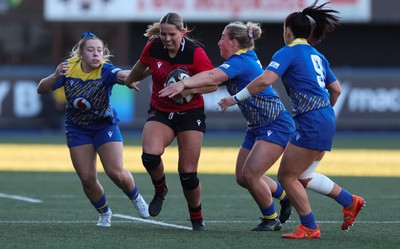 271225 - Gwalia Lightning v Brython Thunder, Celtic Challenge - Gabby Healen of Brython Thunder looks to break