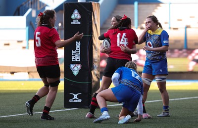 271225 - Gwalia Lightning v Brython Thunder, Celtic Challenge - Gabby Healen of Brython Thunder celebrates with Amelia Tutt and Natalia John of Brython Thunder after she races in to score try