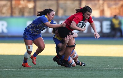 271225 - Gwalia Lightning v Brython Thunder, Celtic Challenge - Branwen Metcalfe of Brython Thunder is tackled