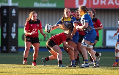271225 - Gwalia Lightning v Brython Thunder, Celtic Challenge - Maisie Davies of Gwalia Lightning looks for support