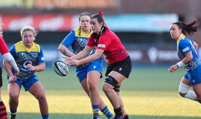 271225 - Gwalia Lightning v Brython Thunder, Celtic Challenge - Branwen Metcalfe of Brython Thunder is watched by Molly Reardon, Maisie Davies and Sian Jones of Gwalia Lightning