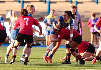271225 - Gwalia Lightning v Brython Thunder, Celtic Challenge - Sian Jones of Gwalia Lightning offloads to Alaw Pyrs of Gwalia Lightning